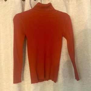 Small red/orange women’s turtleneck